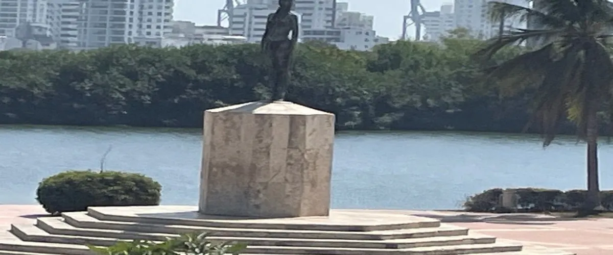Foto 3 Monumento a la India Catalina